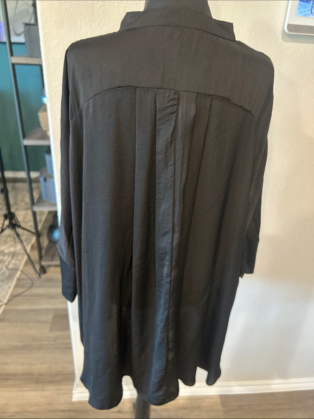 Plus Size Washed Satin Button Down Loose Fit Shirt Top Tunic Black L XL 1X New - Picture 3 of 3